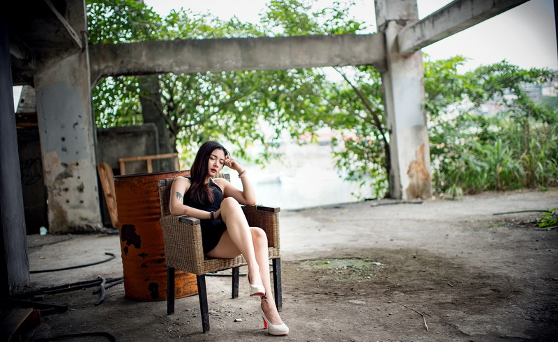 young adult, full length, sitting, outdoors, women, day, Asian, beautiful woman, one person, seat, closed eyes, hairstyle, chair, young women, long hair