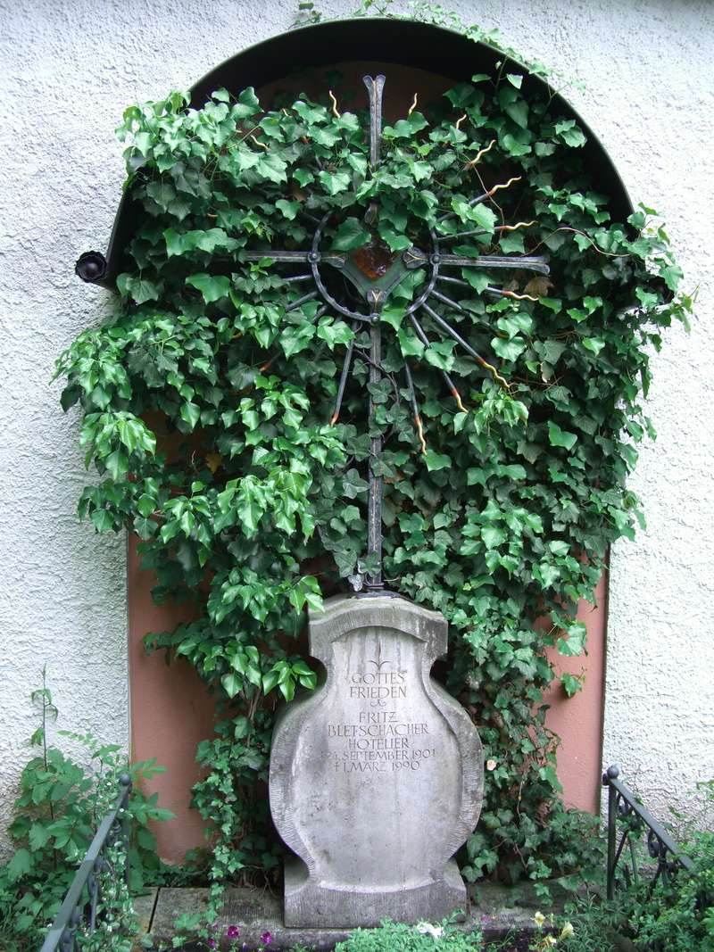 creeper plant, wrought iron cross, no people, house, decoration, wall, architecture, wall - building feature, day, plant, 2K, tree, old cemetery, built structure