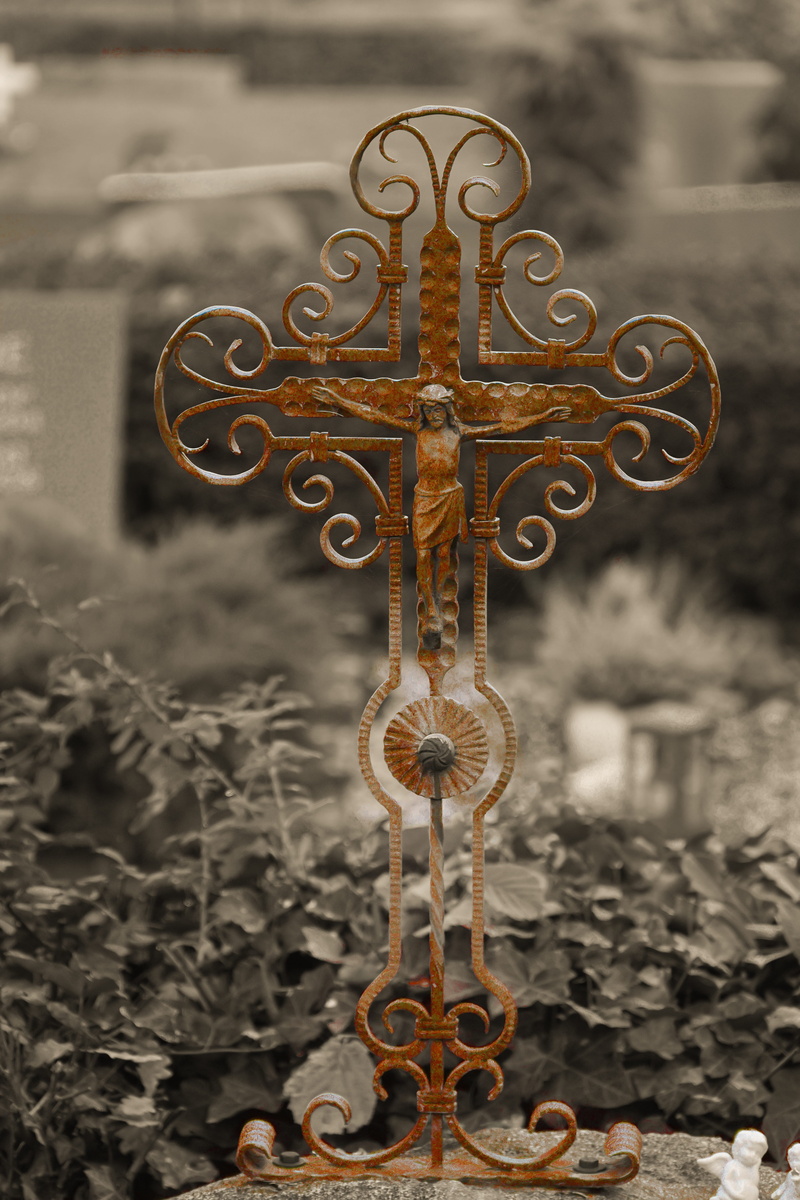 safety, chain, no people, grave, spirituality, cross, design, security, belief, funeral, focus on foreground, ornate, outdoors, religion, religious equipment