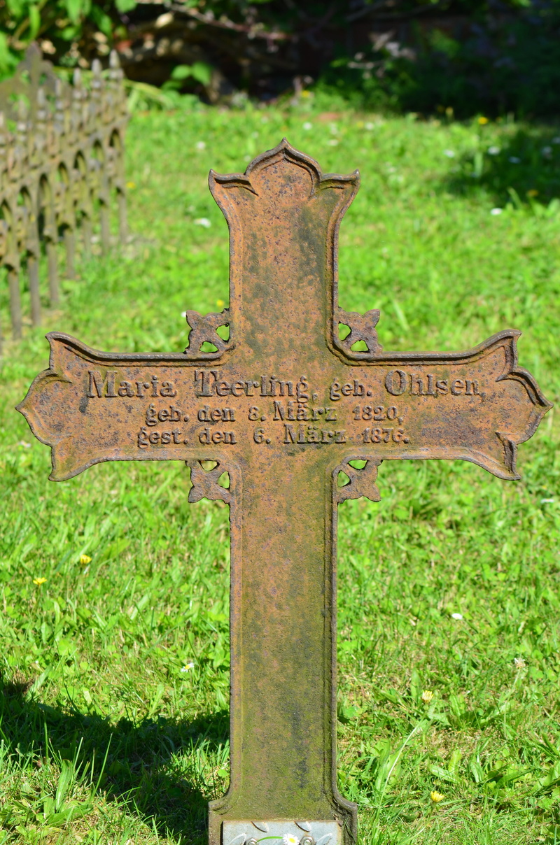 island, outdoors, tombstone, grave, no people, communication, cemetery, borkum, sailors, historically, plant, old, skull and crossbones, cross, belief