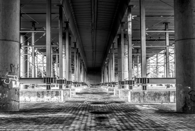 metal, in a row, construction, long, black white, black and white photography, indoors, vanishing point, transport system, high dynamic range, contrast