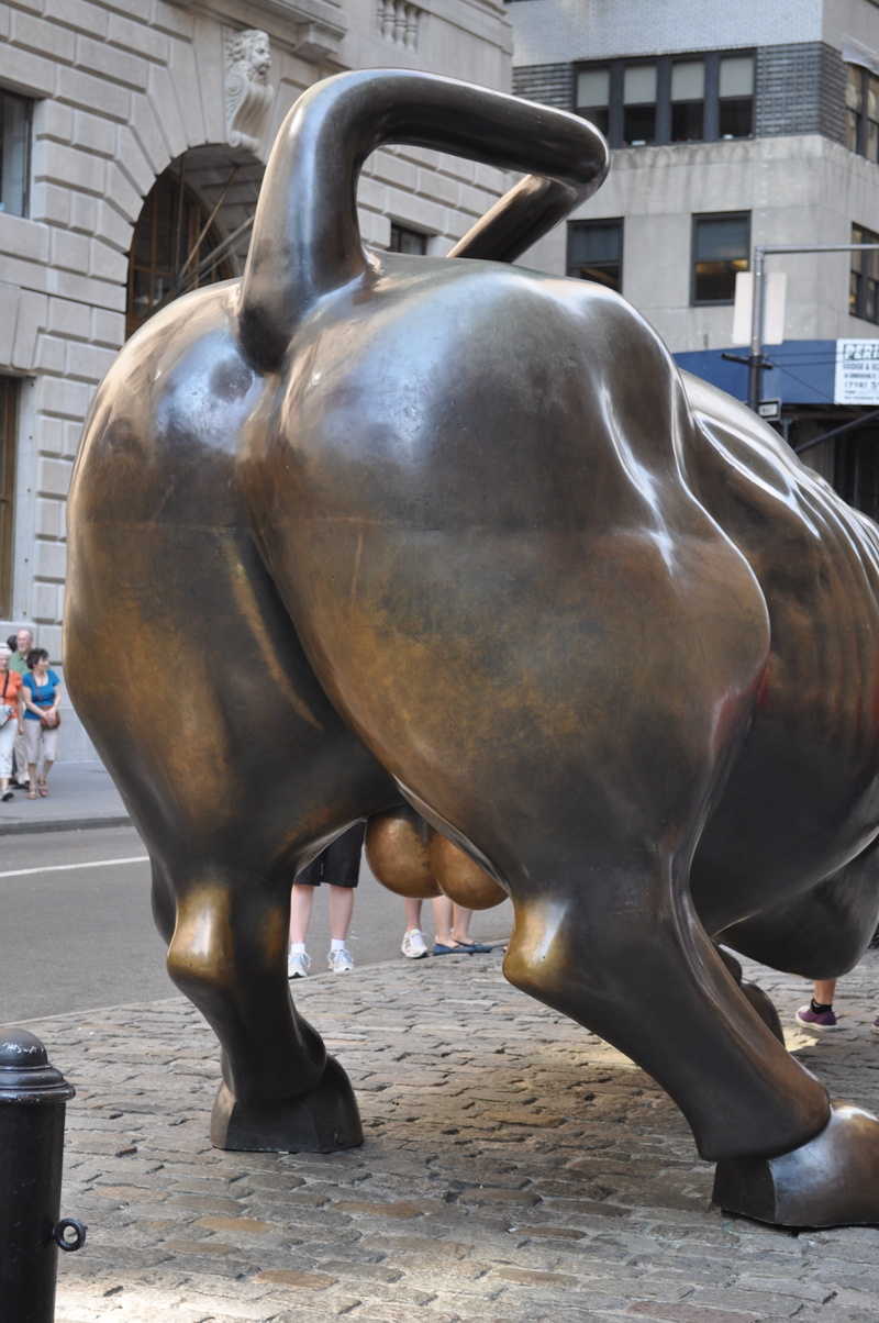 history, tourism, building exterior, 4K, sculpture, male likeness, human representation, horse, craft, charging bull, creativity, monument, bull in new york