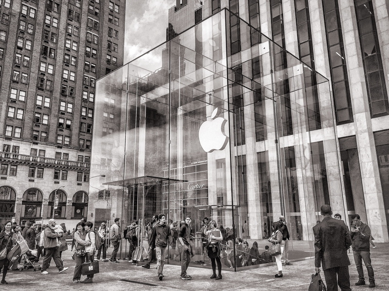real people, lifestyles, center, office building exterior, large group of people, building, skyline, group of people, city life, 5th avenue, group, outdoors