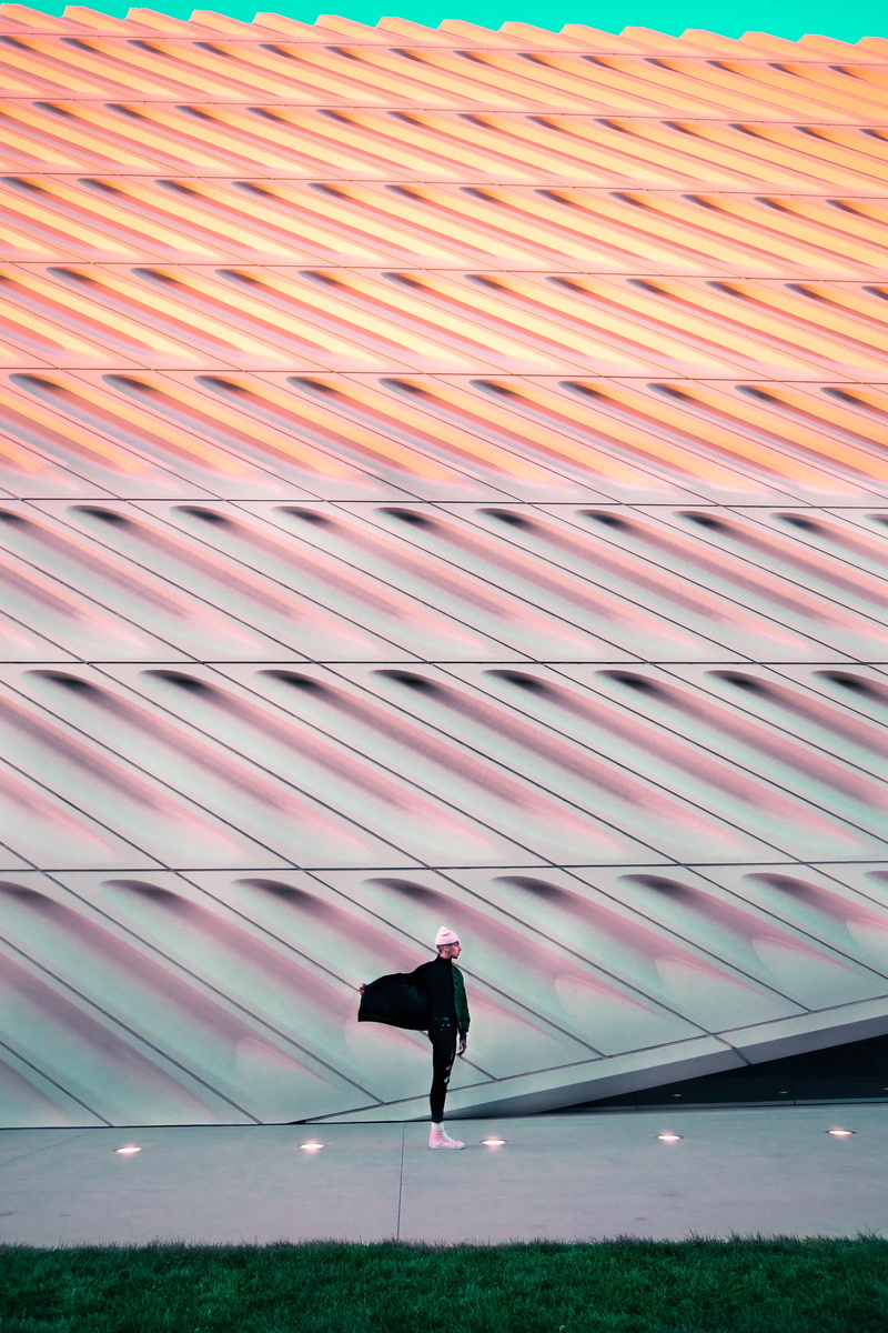street-style, nature, architecture, leisure activity, day, cali, 5K, sport, outdoors, grass, standing, arts culture and entertainment, stree photography