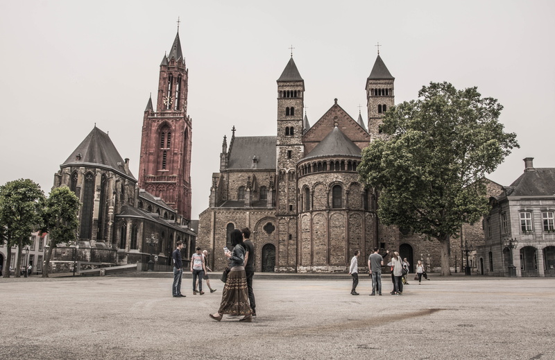 belief, building exterior, nature, place of worship, square, walking, cathedral, religion, sky, city, het vrijthof, group of people, 5K, beside, spirituality