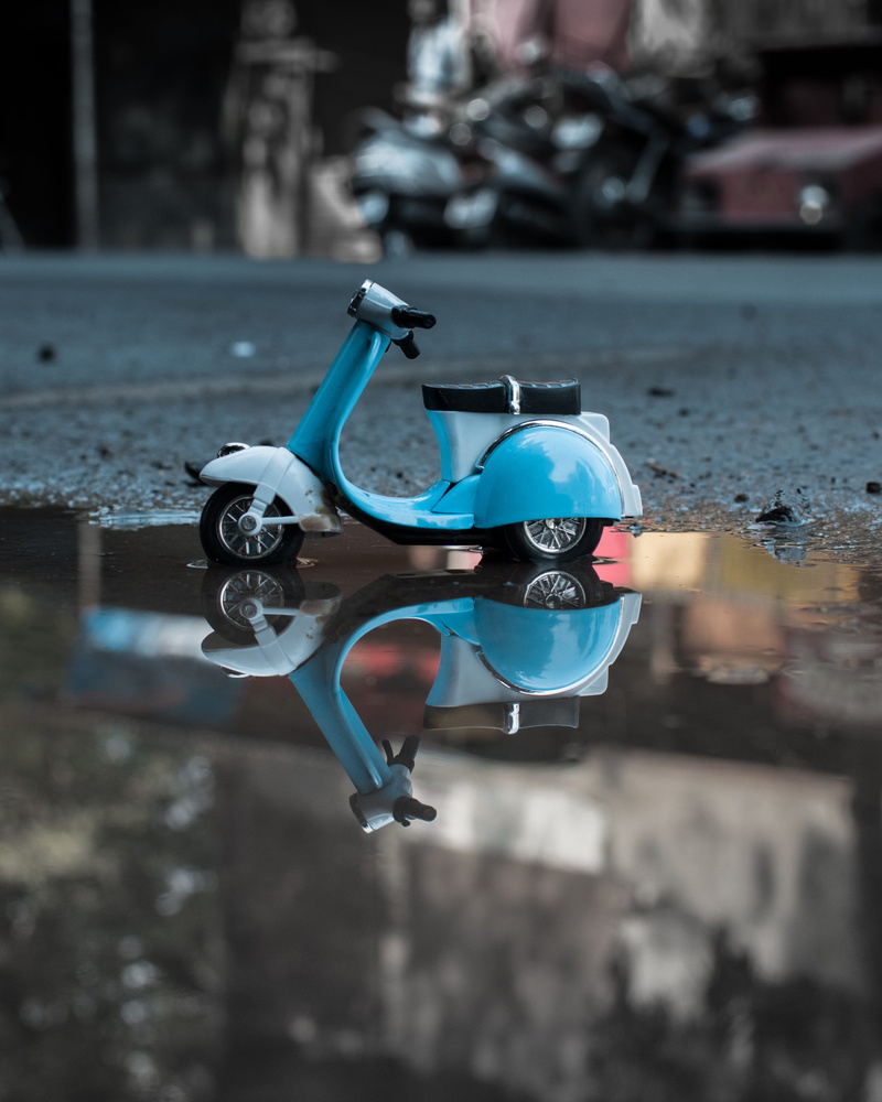 scooter, wheel, man, indian, motion, security, motor, city, 4K, technology, motor vehicle, transportation, nature, miniature, outdoors, street, car, selective focus