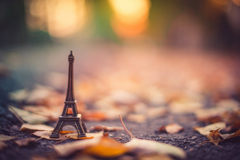selective focus, bokeh, land, eiffel, blur, tower, outdoors, La tour Eiffel, Eiffel tower, dry, stand, 1080P, travel, travel destinations, built structure