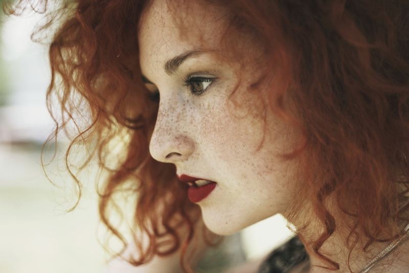 freckles, young adult, women, hairstyle, beautiful woman, face, headshot, hair, close-up, beauty, looking away, portrait, long hair, freckle, wavy hair