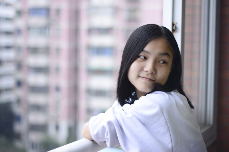 looking at camera, cute, beautiful, girl, guangzhou baiyun international airport, waist up, girls, hair, china, portrait, smiling, standing, indoors, one person
