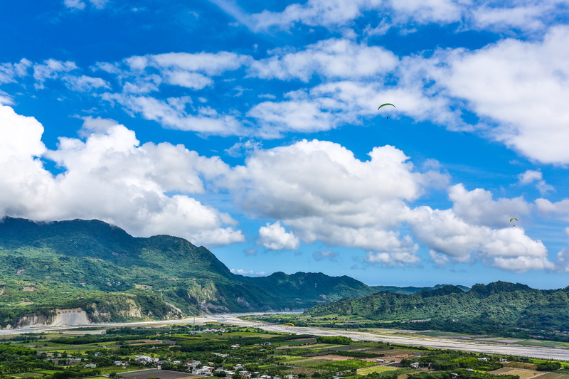 non-urban scene, outdoors, plant, baiyun, cloudy, tranquility, tranquil scene, 5K, no people, blue day, day, mountain, transportation, nature, mountain range