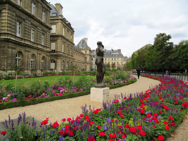 garden, sidewalk, history, clouds, monument, Structures, Luxembourg, sculpture, plant, human representation, outside, day, building exterior, formal Garden
