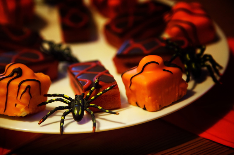 muffins, white, celebration, decoration, decorated, plant, art and craft, seafood, trick, spooky, asian food, 4K, no people, spider, treat, selective focus