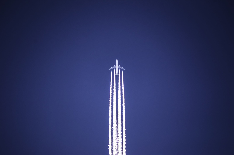 airfare, flying, aerobatics, the plane, transportation, cloud - sky, no people, vapor trail, mode of transportation, cloudless sky, copy space, smoke - physical structure