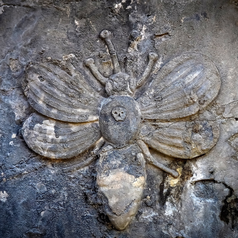 architecture, the past, human representation, carving, craft, full frame, outdoors, conspiracy, lied sign, art and craft, tombstone, beetle, conspiracy theory