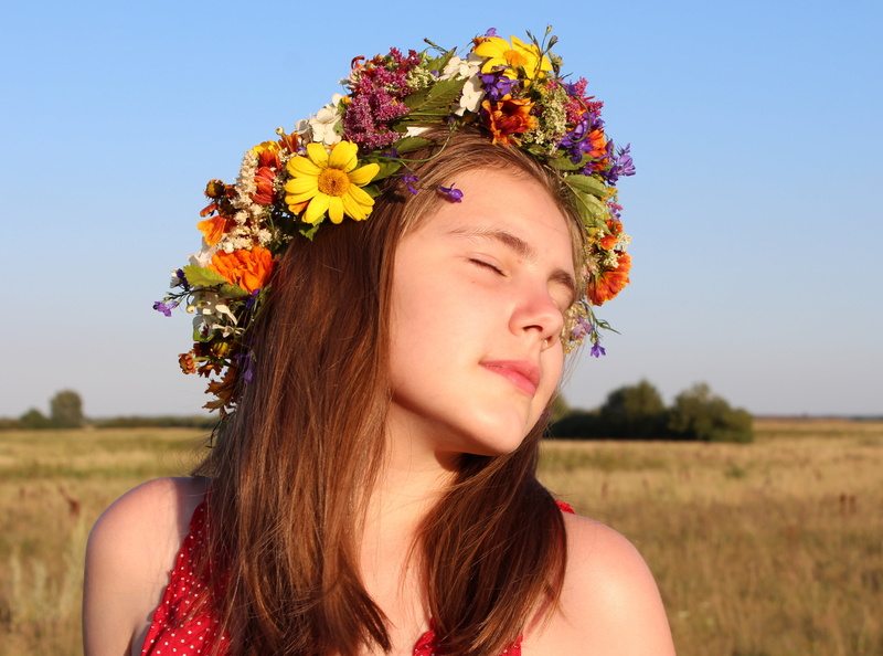headshot, smile, baby, conspiracy, joy, fairy, flowers, beautiful, caucasian Ethnicity, women, beauty, woman, young women, flower, front view, cap, long hair