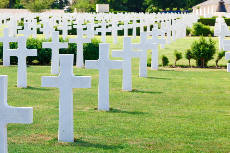 in a row, grass, day, war, outdoors, large group of objects, stone, Army, Cemetery, memorial, Cross, crosses, military, grief, american, American, army
