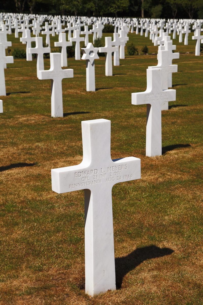 large group of objects, symbol, war, soldiers, military, grief, grave, religion, memorial, force, Dead, no people, tombstone, in a row, American, outdoors