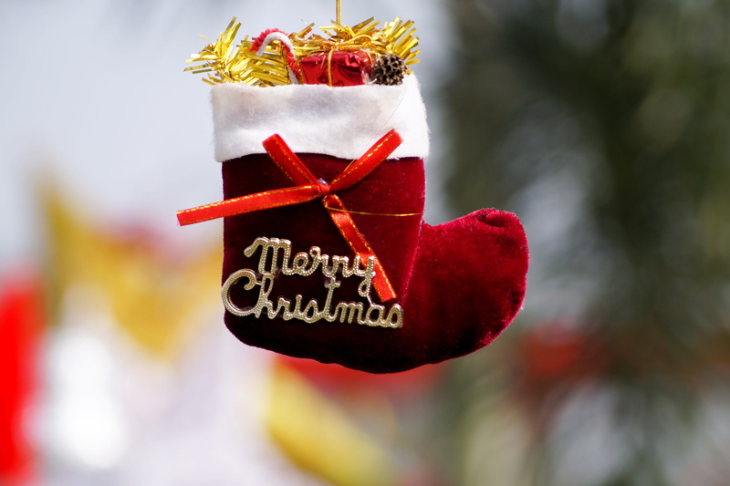 X-Mas, card, selective, focus on foreground, heart shape, happy x-mas, marry, 5K, holiday, photography, greeting card, white, outdoors, stocking, christmas