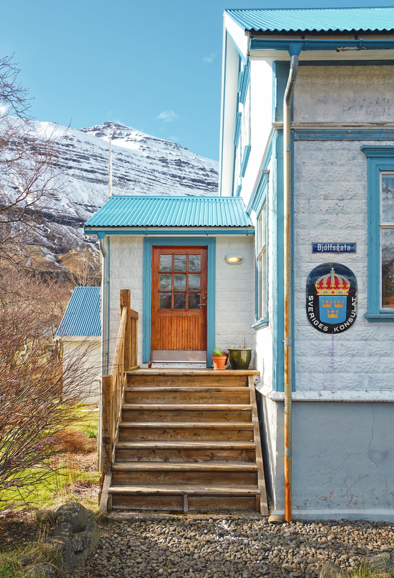 direction, seydisfjordur, snow, door, pipe, house, steps and staircases, mountains, text, residential district, 4K, no people, architecture, nature, day