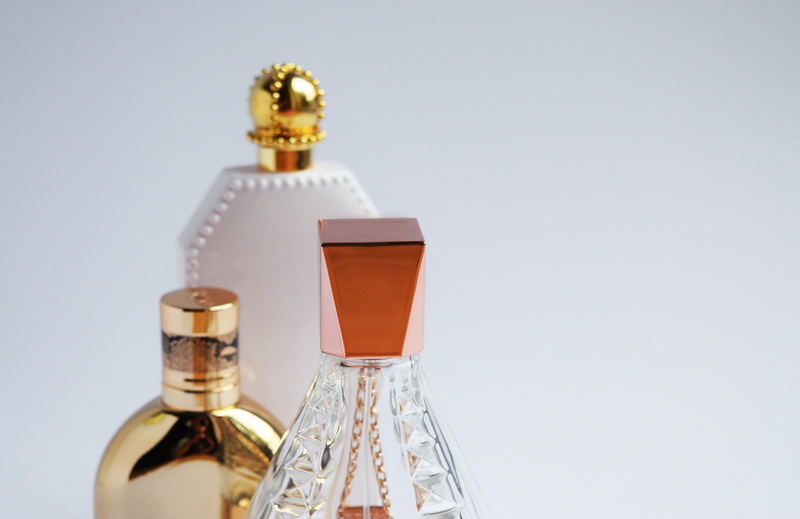 container, glamour, french, decoration, indoors, shiny, shabby, girly, colored background, 5K, alcohol, cologne, fragrance, white background, chic, copy space