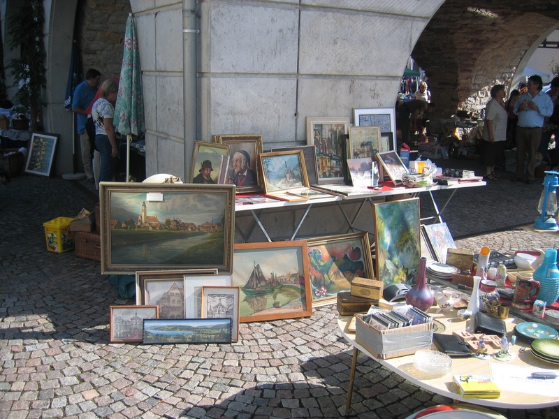 group of people, picture frame, large group of objects, men, choice, old, day, abundance, messy, antiquariat, images, market, flea market, small business