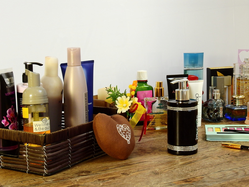 vulnerability, beauty Product, perfume bottle, wellness, schmink brush, Make Up, drink, group of Objects, Brush, freshness, kajal, bad, soap, gift, no People