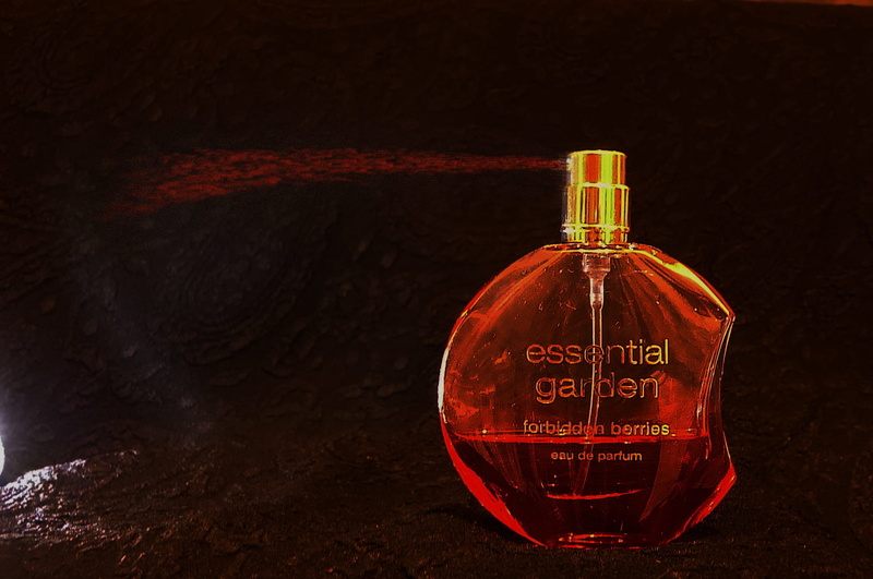 fragrance, Flacon, laboratory, western script, garden, light from below, indoors, red, lighting equipment, glass bottle, refreshment, essential, container