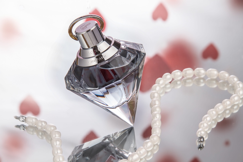 gift, fashion, indoors, still life, pearl jewelry, deco, close-up, decoration, perfume sprayer, perfume, fragrant, ring, perfume bottle, no people, glass bottle