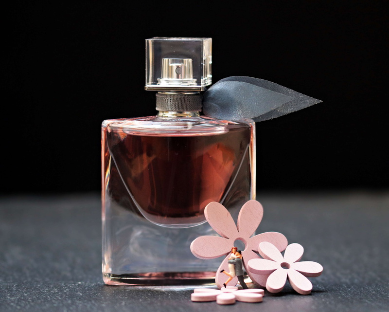 no people, perfume bottle, black background, luxury, indulgence, bottle, wealth, container, food, food and drink, perfume sprayer, herbal medicine, medicine