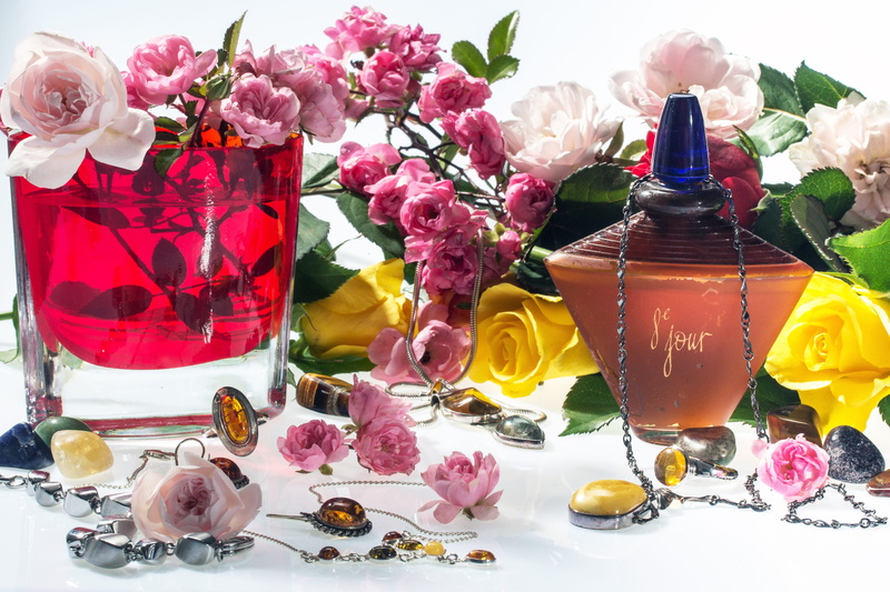 glass filled, beauty in nature, rings, bracelet, 4K, pink color, decors, perfume bottle, no People, drinking Glass, surrounded, petal, drink, flowering plant
