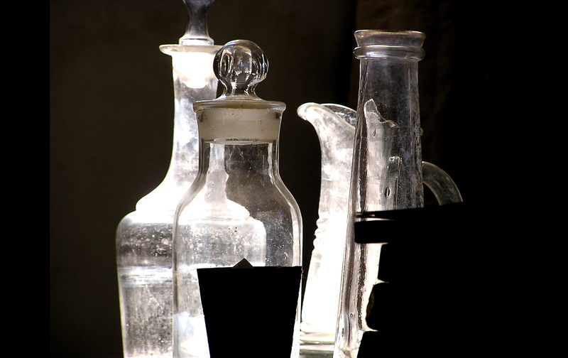 glasses, indoors, expense, reflexes, wood - material, food and drink, still life, household equipment, flacons, glass - Material, container, wine bottle