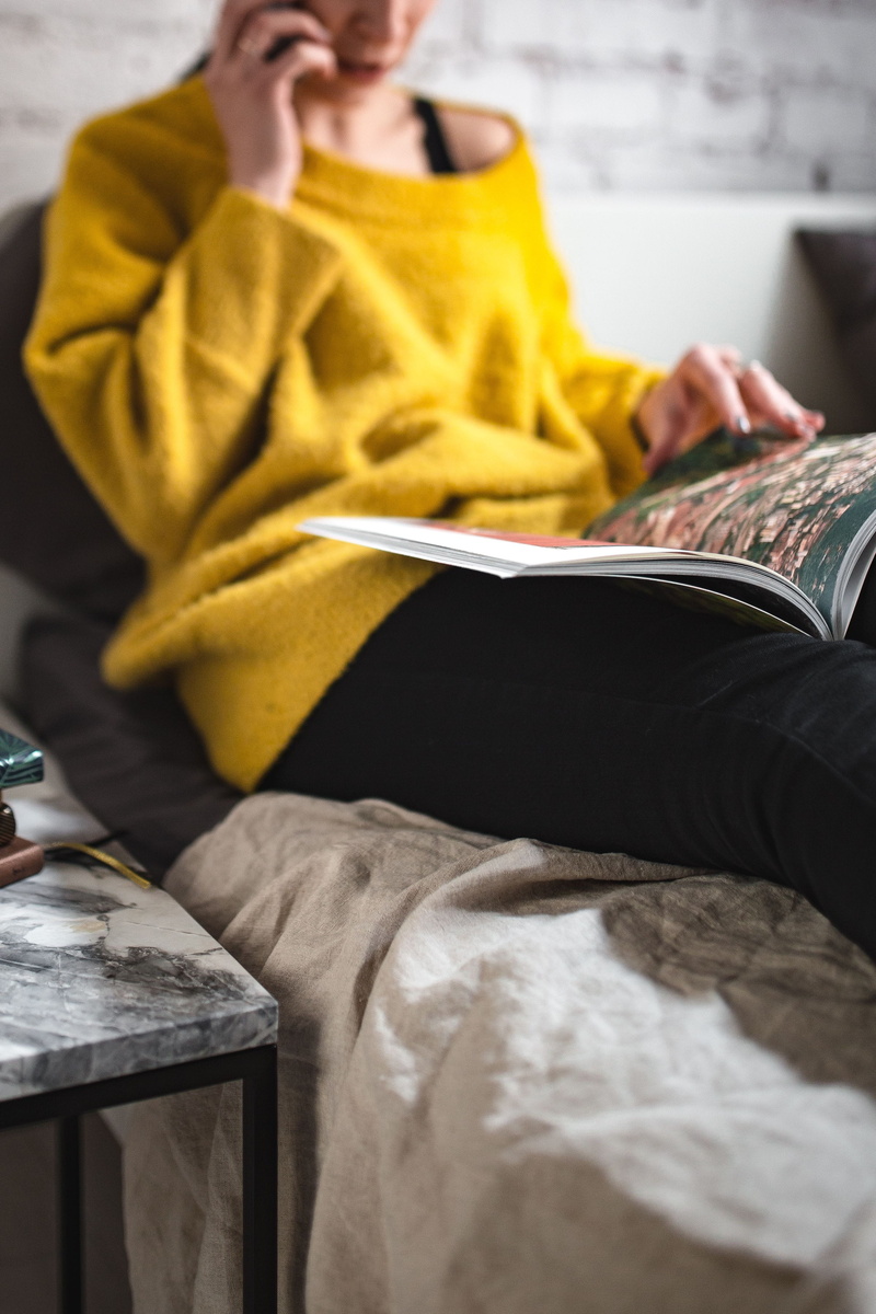 woman, comfortable, in bed, sweater, magazine, sofa, one woman only, casual clothing, sitting, one Person, relax, caucasian Ethnicity, time, technology