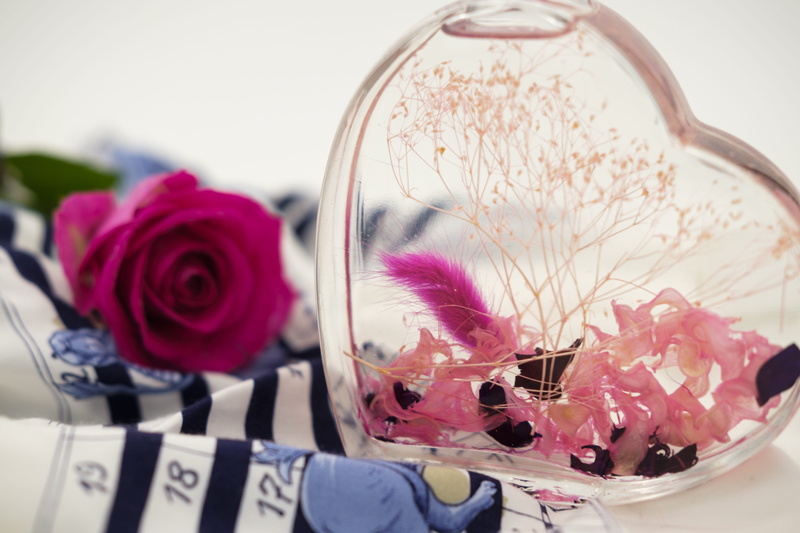 bottle, rose - flower, flower head, flowering plant, indoors, container, close-up, background, coupon, fragility, heart, nature, bouquet, beauty in nature