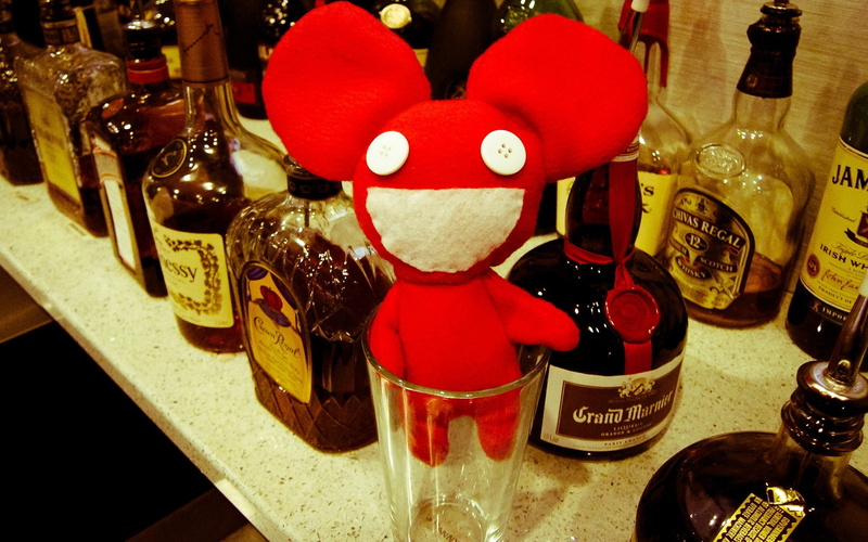 table, christmas, indoors, container, business, Deadmau5, heart shape, Alhocol, celebration, still life, Mouse, 1080P, glass - material, red, food and drink
