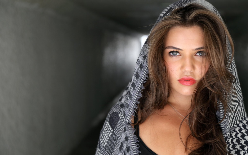 beautiful people, hair, serious, Actresses, beautiful woman, 1080P, young adult, beauty, indoors, Danielle Campbell, headshot, copy space, looking at camera