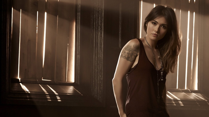 fashion, brown hair, looking at camera, indoors, hairstyle, long hair, one person, young women, 4k, contemplation, waist up, women, beauty, tv shows, lifestyles