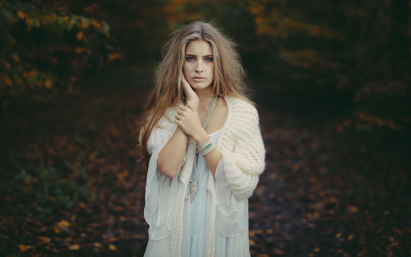 hairstyle, young women, real people, long hair, autumn, change, portrait, lifestyles, contemplation, young adult, Camille Rochette, land, women outdoors