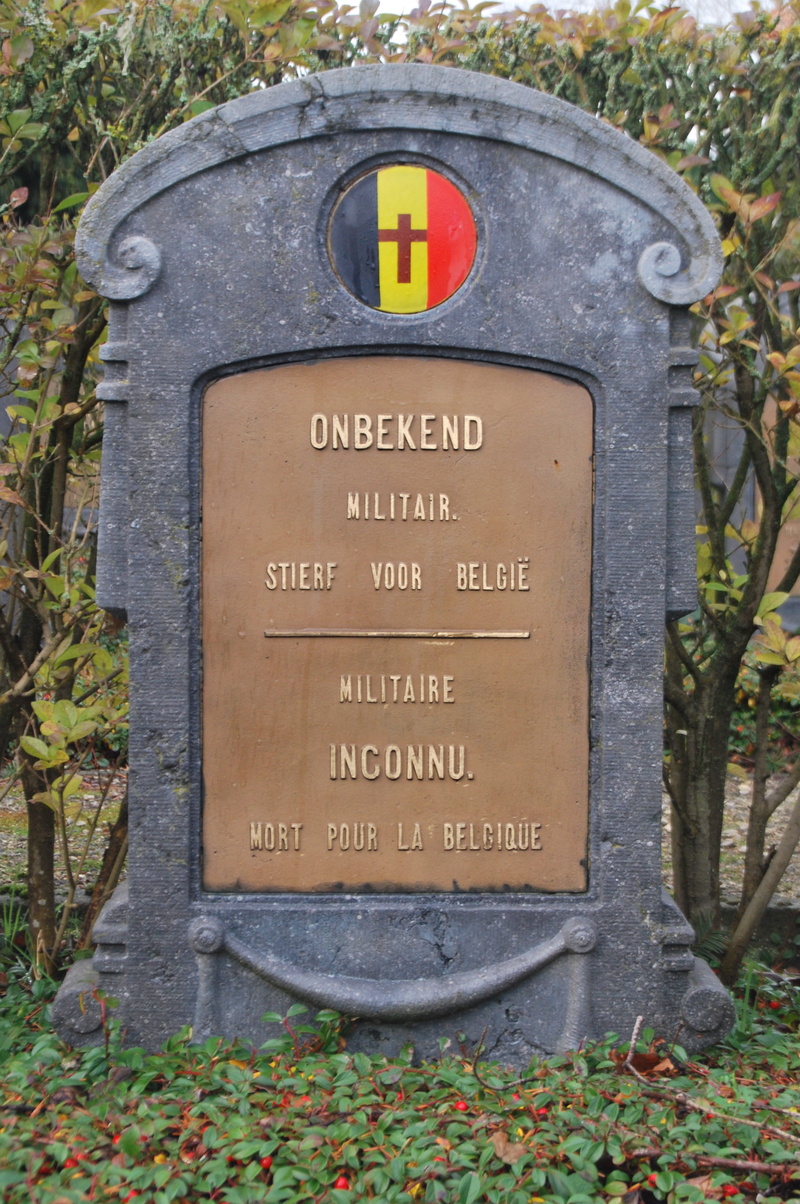 history, soldiers cemetery, no people, tree, information sign, nature, western script, sign, information, guidance, belgian flag, outdoors, unknown soldier