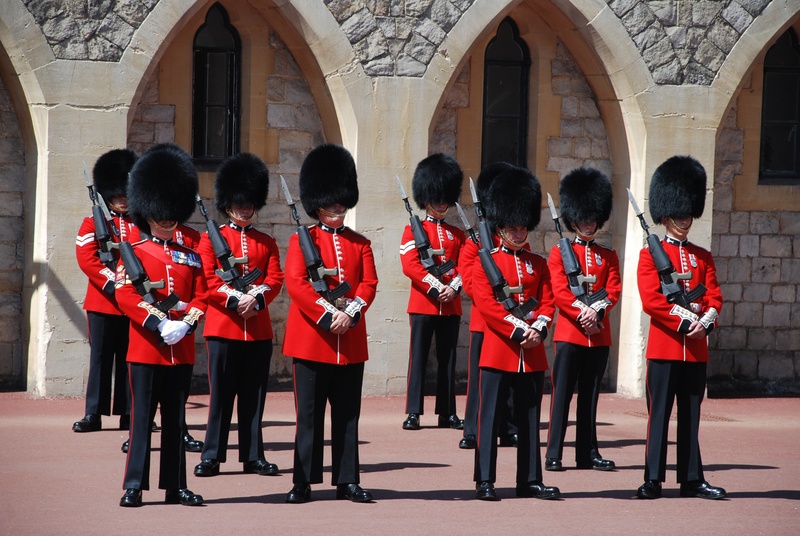 uniform, clothing, windsor castle, music, red, 4K, honor Guard, day, marching band, architecture, changing of the guards, holding, people, armed Forces