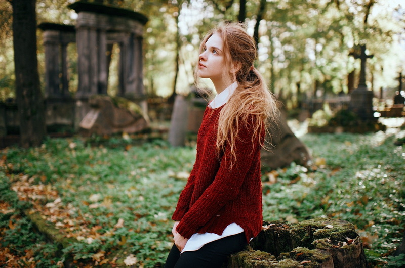 model, beautiful woman, depth of field, women, lifestyles, outdoors, beauty, blonde, young women, focus on foreground, looking into the distance, Marat Safin