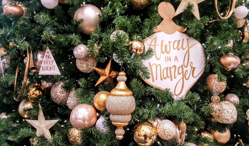 text, celebration, no people, christmas decoration, hanging, away in a manger, ivory, ornaments, decoration, western script, celebration event, 2K, tree