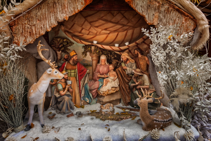 architecture, religion, statue, spirituality, built structure, 5K, christmas, place of worship, manger, sculpture, church, male likeness, no people, art and craft