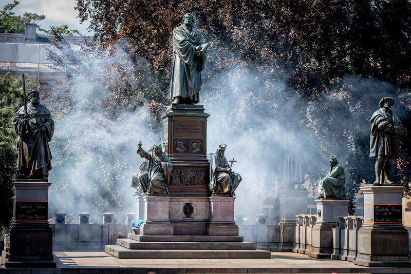 no people, building exterior, reformer, fountain, event, places of interest, history, sculpture, travel destinations, outdoors, figure, 5K, motion, nature