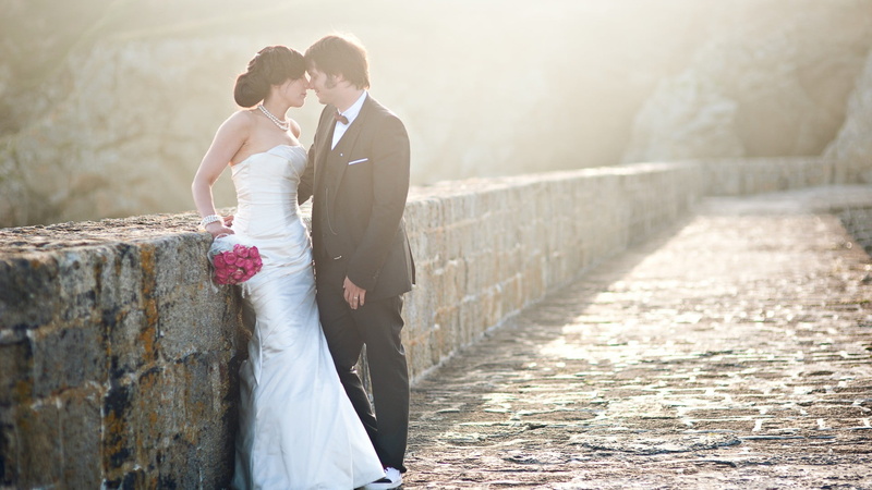 togetherness, 1080P, positive emotion, couple - relationship, bouquets, strapless, romance, nature, two people, brides, women, sunlight, white, bride