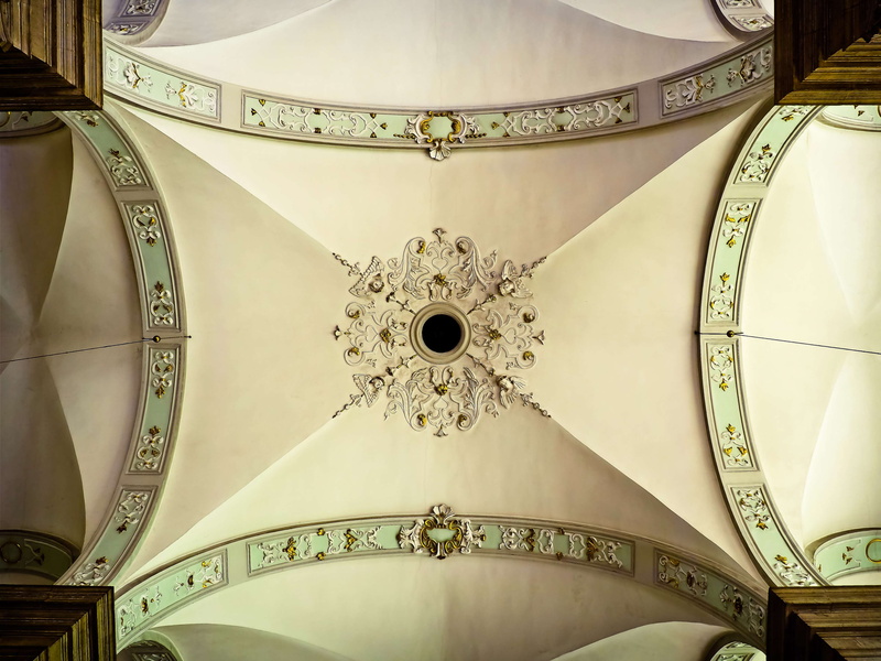 low angle view, architecture and art, gold, religious, rest, luxury, hanging, catholic, church jewelry, baroque, 4K, spirituality, ceiling, directly below