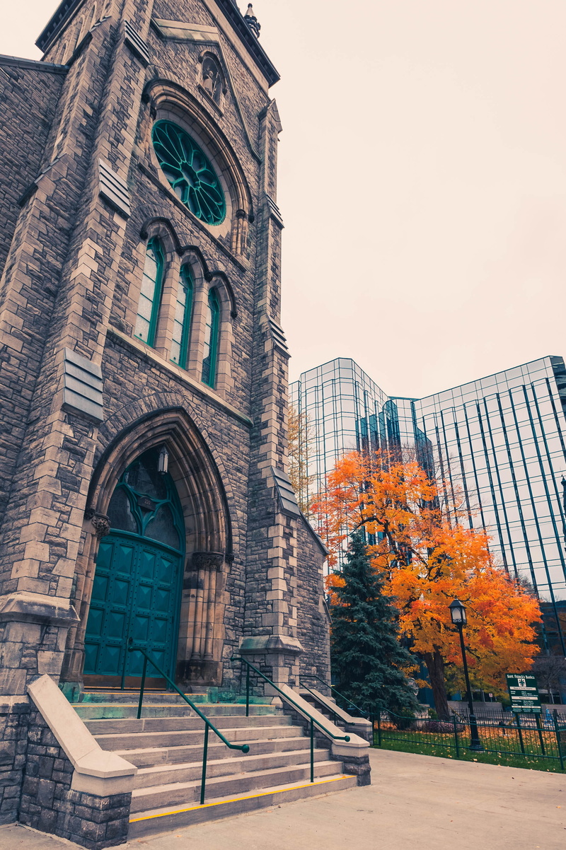tree, urban landscape, canada, change, 2K, no people, place of worship, church, clear sky, built structure, clock, religious, orange color, fall, history