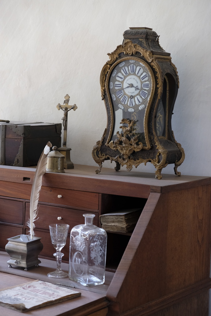 mantel, household equipment, wood - material, time of, table, no people, wooden, day, grandfather clock, wall - building feature, built structure, decorative