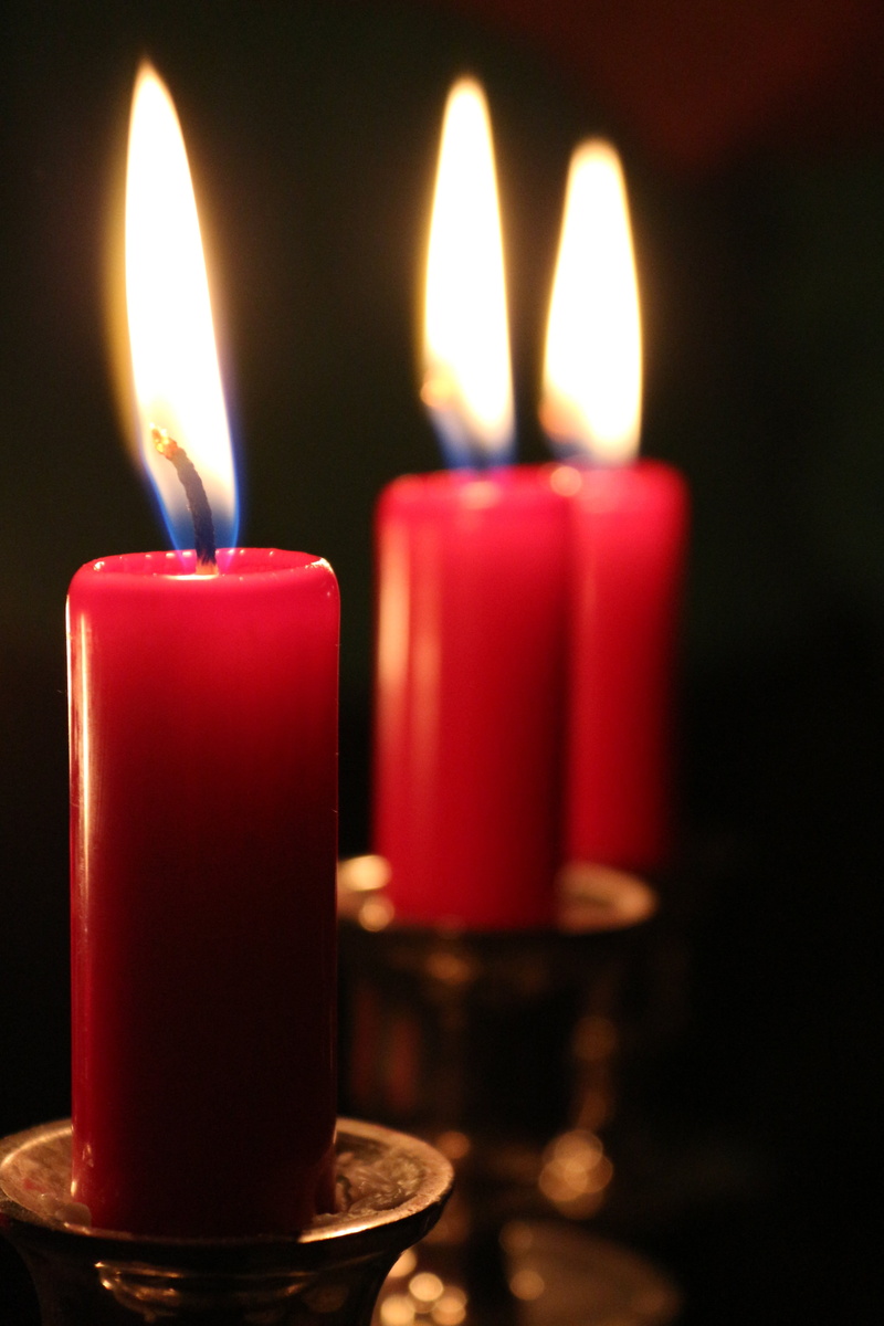 burn, cozy, candles, nature, romantic, flame, candlelight, indoors, melting, christmas spirit, red, wick, candlestick holder, darkroom, light, mood, selective focus