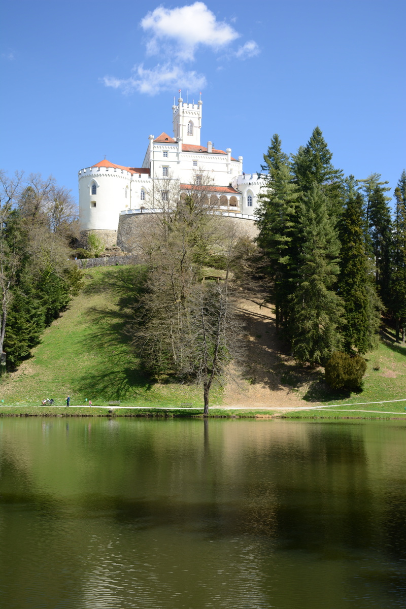 nature, built structure, castle, building exterior, 13th, cloud - sky, plant, outdoors, reflection, 5K, growth, architecture, building, touristic, no people
