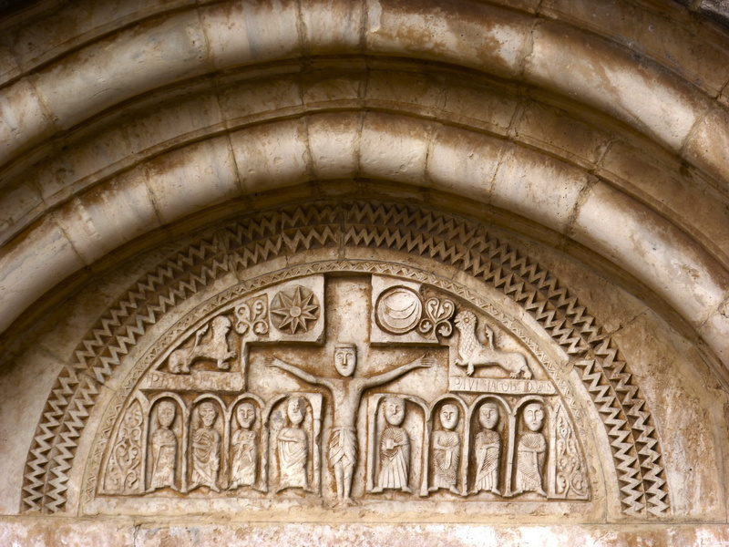 pantocrator, portalada, 4K, solid, building exterior, no people, ancient, bas relief, close-up, relief, eardrum, siurana, belief, built structure, history